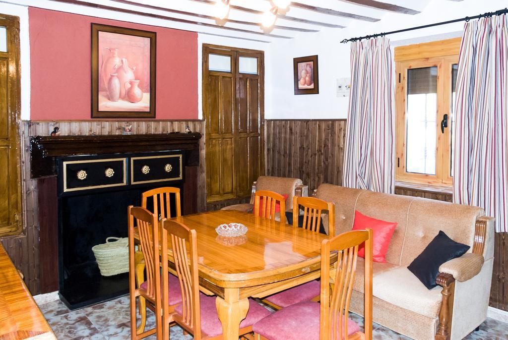 Pensjonat Casa Felix Segura de la Sierra Zewnętrze zdjęcie